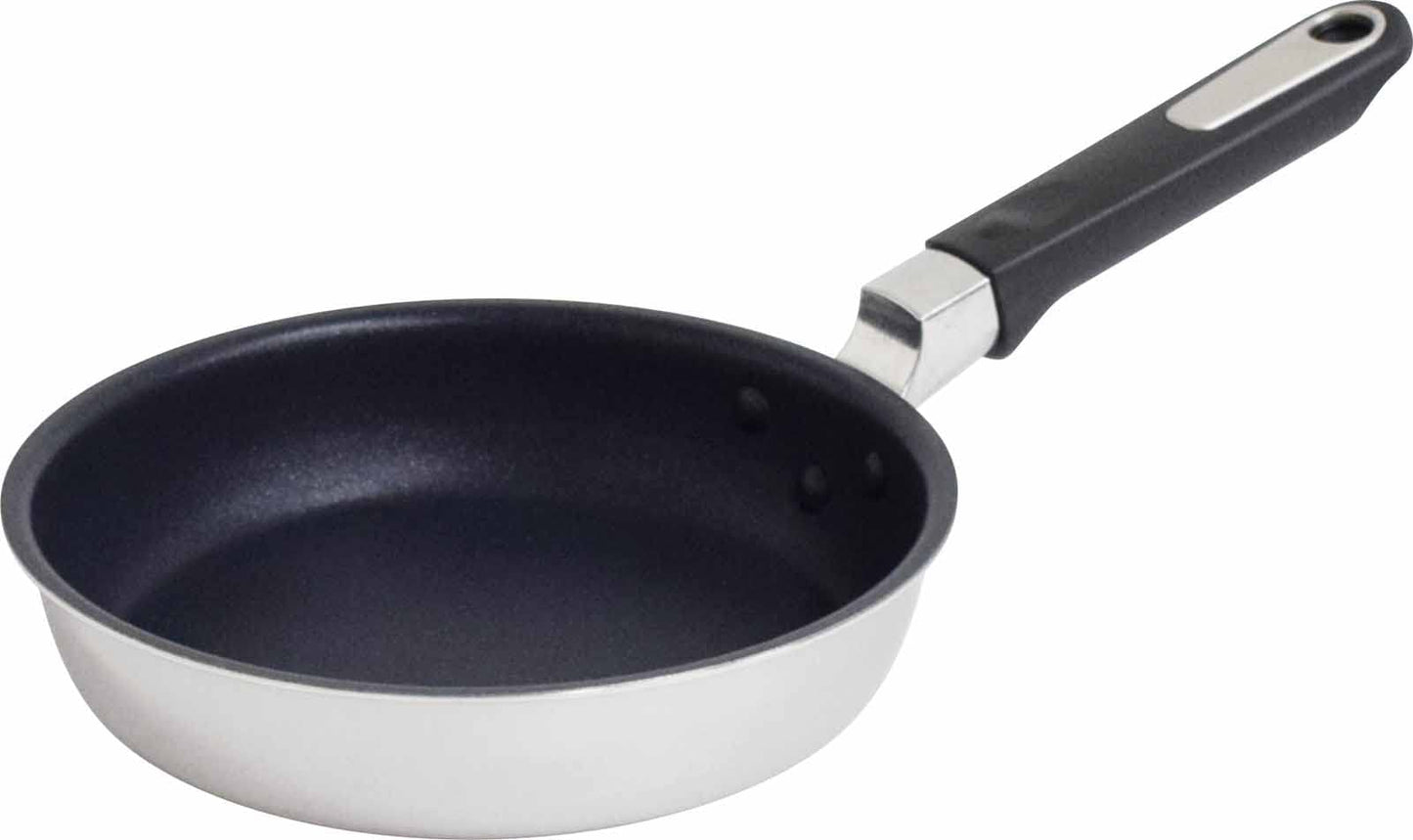 Urushiyama Metal Industrial Frying Pan, 7.1 inches (18 cm), Induction Compatible, Made in Japan, Quattro Plus QTP-F18, Silver, PFOA Free
