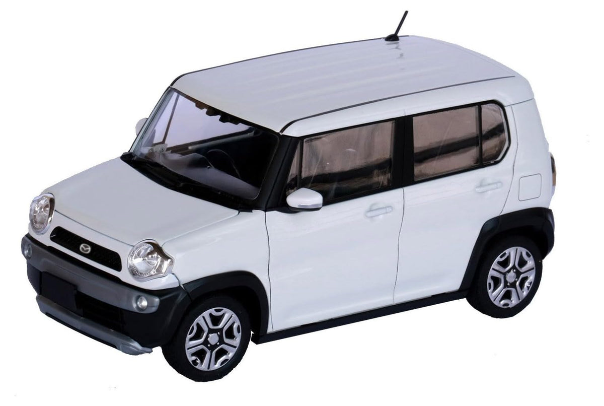 Fujimi 066035 Mazda Flair Crossover (Pure White Pearl) 1/24 scale Pre-painted kit