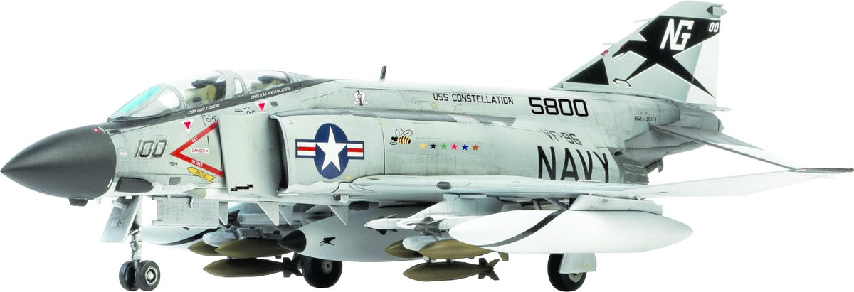 Doyusha 1/72 Super! 1 USA F-4J Phantom II Showtime 100 Plastic Model