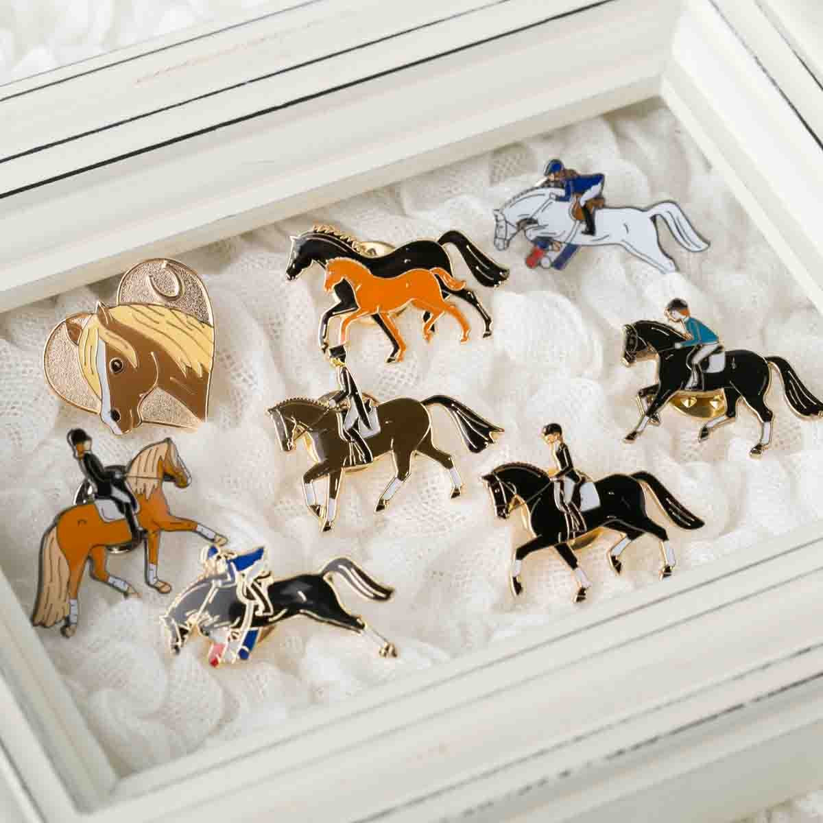 HappyROSS Horse Motif Pin - E. White Jumping HR-AC-80369
