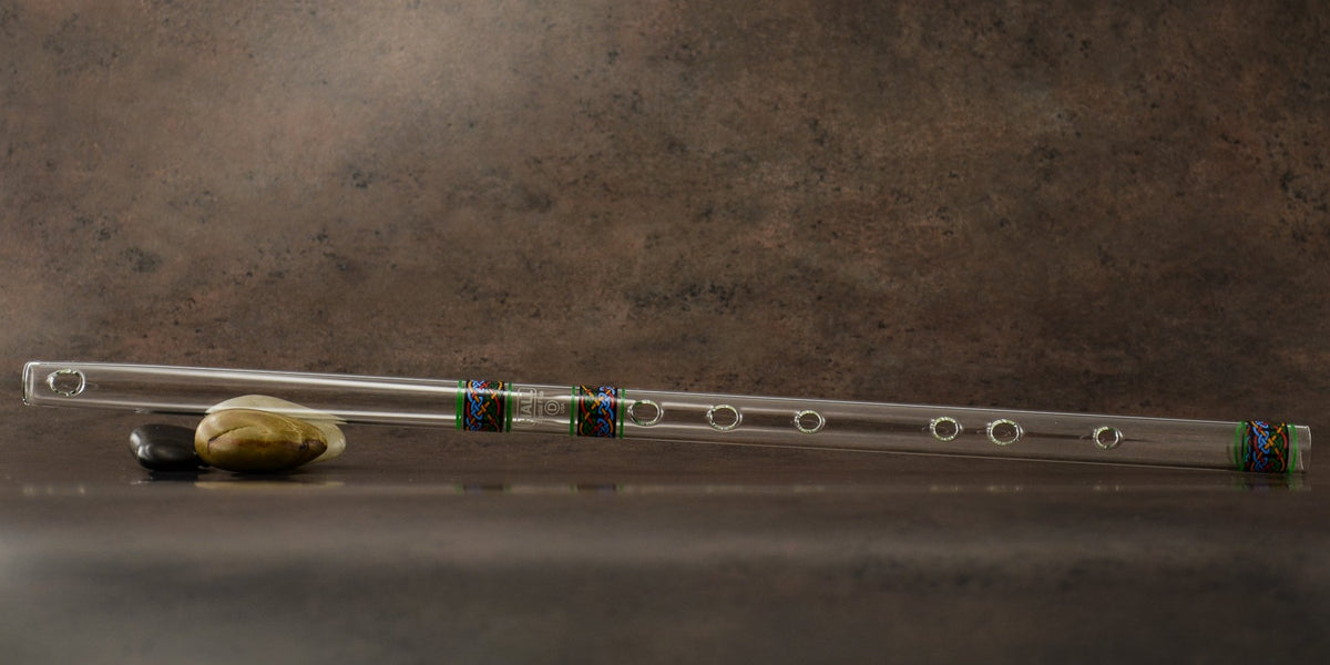 Hall Crystal Flute 22293 - Offset Glass Flute in D - Lurgan Celtic