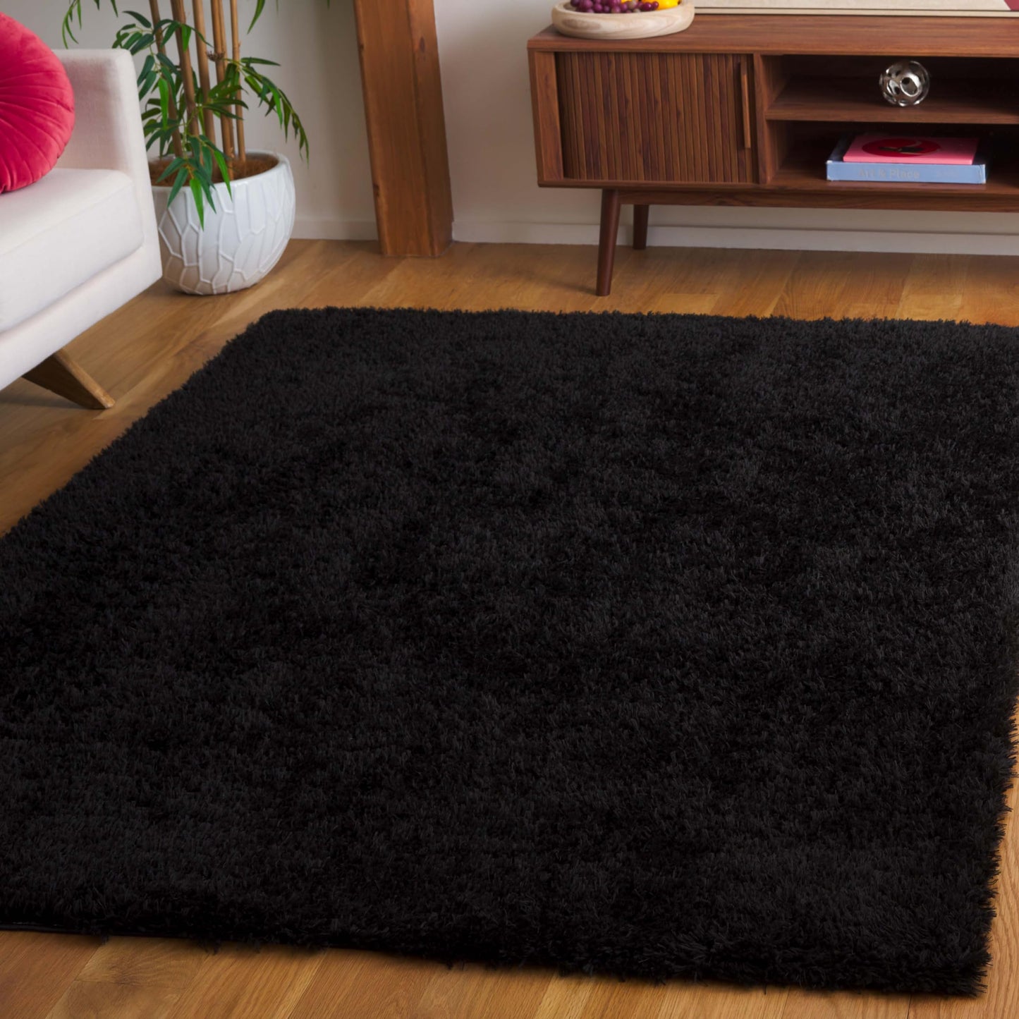SAFAVIEH Lindsay Shag Collection Area Rug - 4' x 6', Black, Contemporary Design, Ideal for High Traffic Areas in Living Room, Bedroom & Dining Room (LNS560Z-4)
