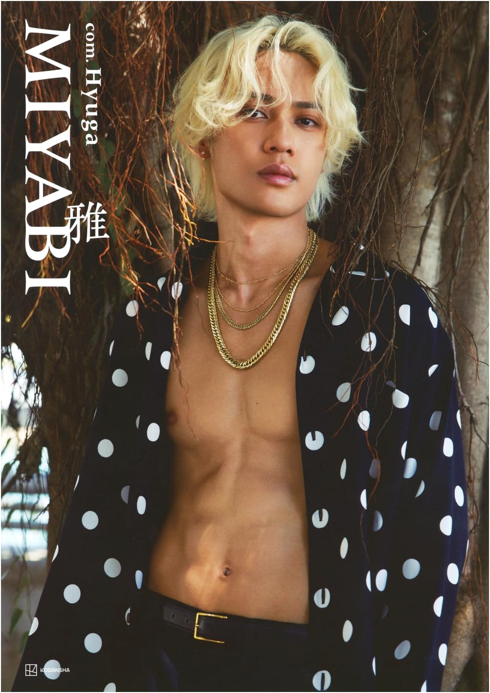 Comdot Hyuga's First Photobook: Miyabi