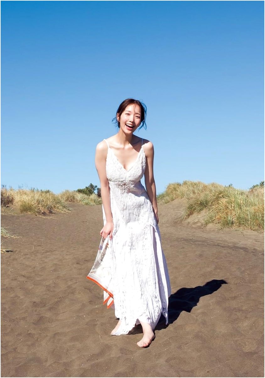 Kurumi Kariwaka 1st Photobook: Starless Sky