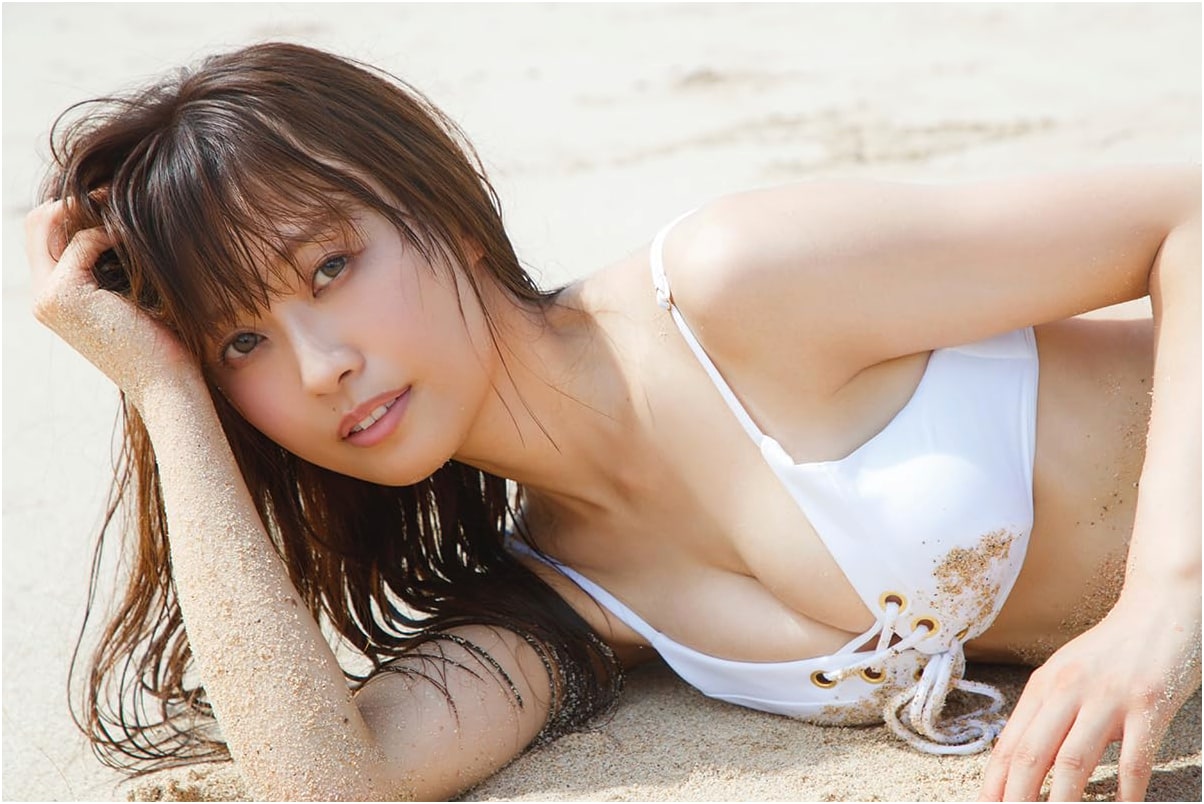 Yuka Nishizawa 1st Photo Book Tailwind