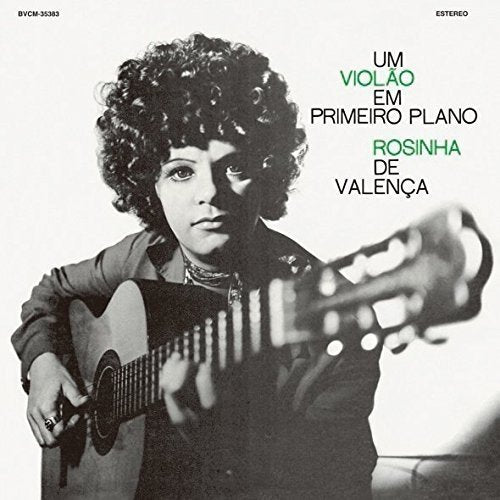 Um Violao Em Primeiro Plano