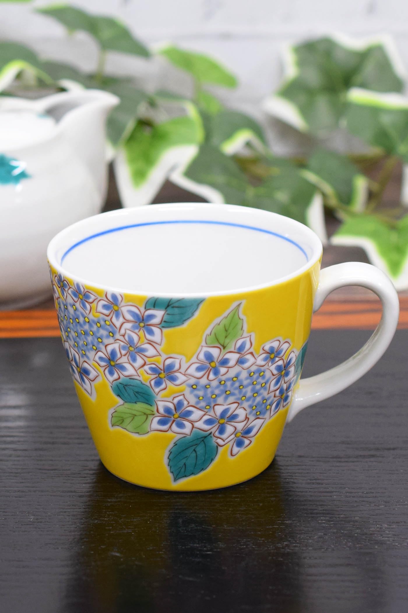 Kutani pottery mug Hydrangea (japan import)