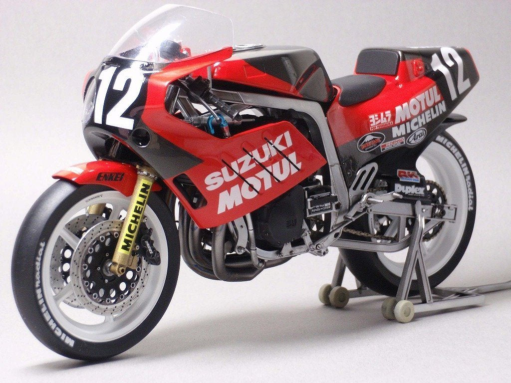 Fujimi 1/12 GSX-R750 TT-FI Racing Bike