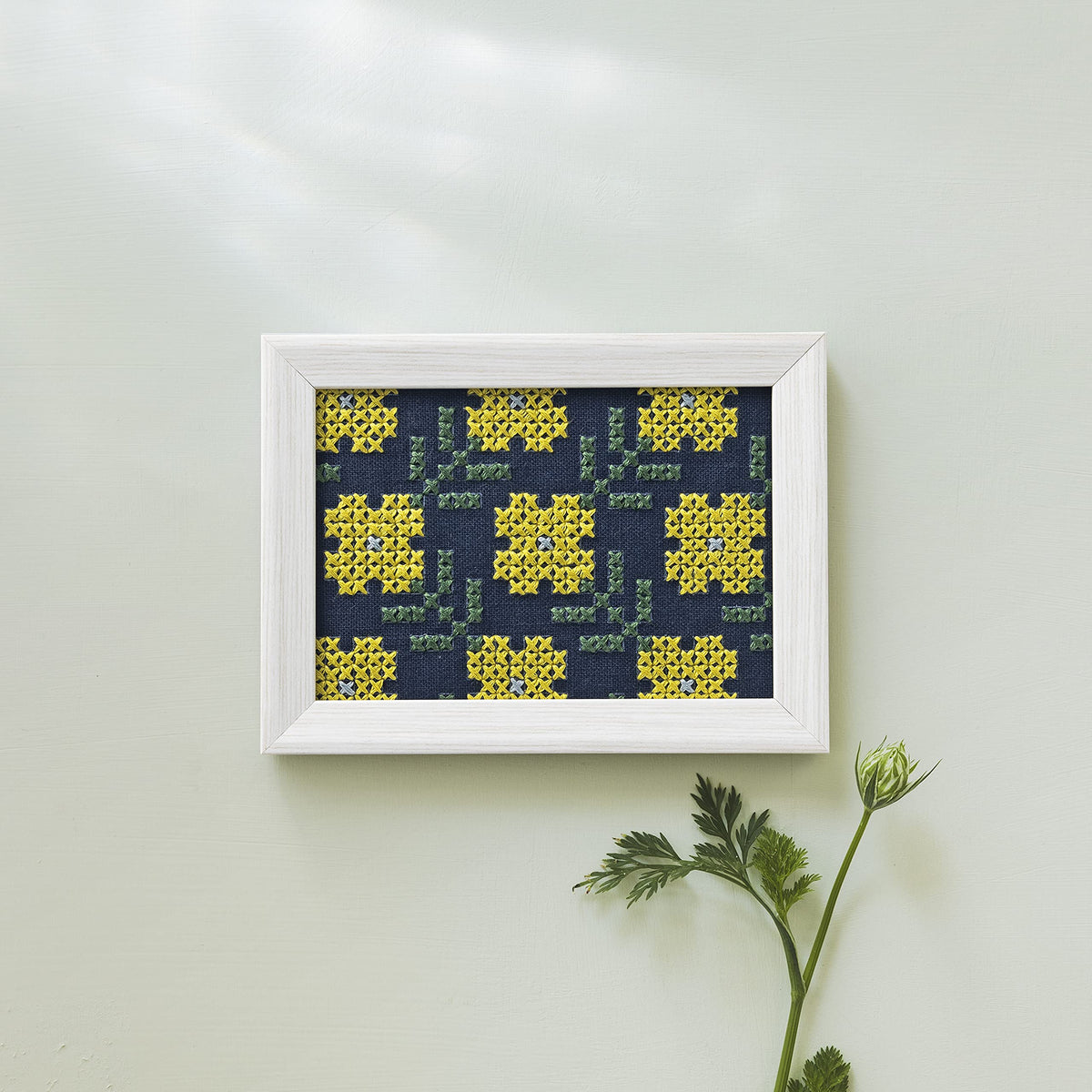LECIEN (ルシアン) Lucien 522103/361-49-006-003 Embroidery Kit, Easy to Use, Cross Stitch Evening Primrose, Height 3.9 x Width 5.4 inches (10 x 13.6 cm)