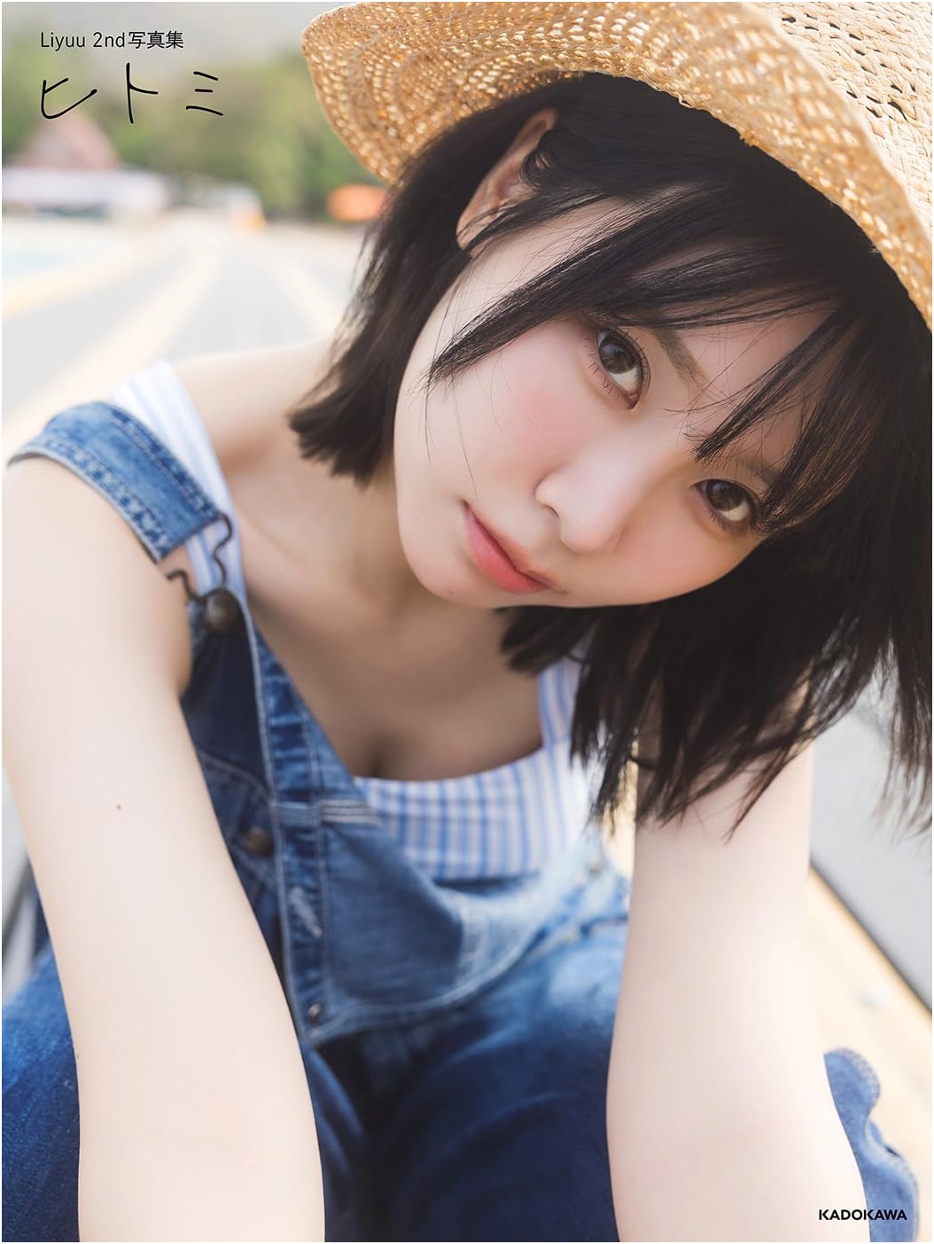 Liyuu's 2nd Photo Book: Hitomi
