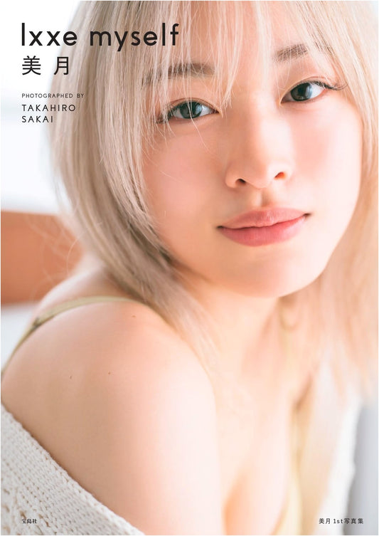 Mizuki's 1st Photobook: Love Myself