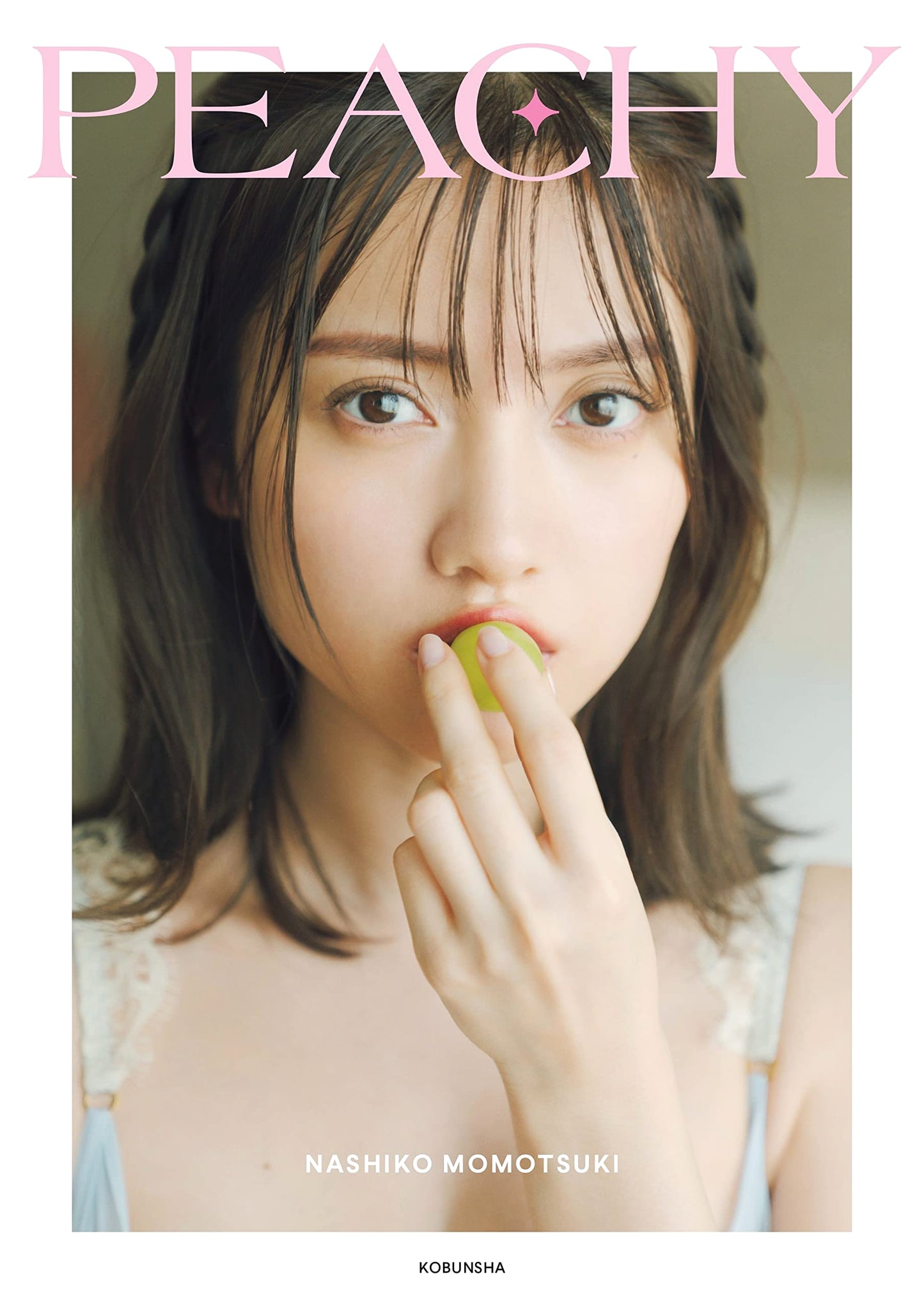 Nashiko Momotsuki: 1st Photo Style Book PEACHY