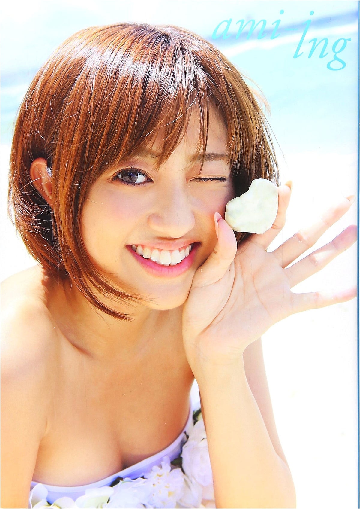 Ami Kikuchi 1st Photo Book 'ami-ing' (TOKYO NEWS MOOK)